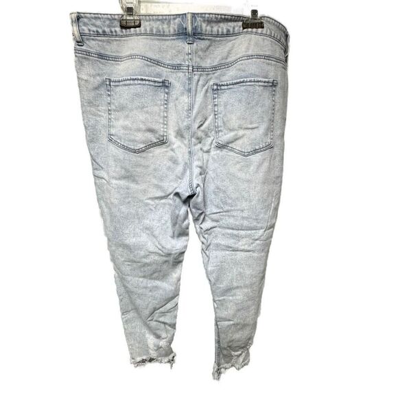 Tinseltown Distressed Jeans. - Picture 2 of 4